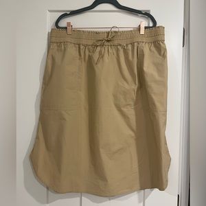 Gap - Paper-bag pull-on, midi skirt. Pockets, slight A-line Sand/Khaki (XL)